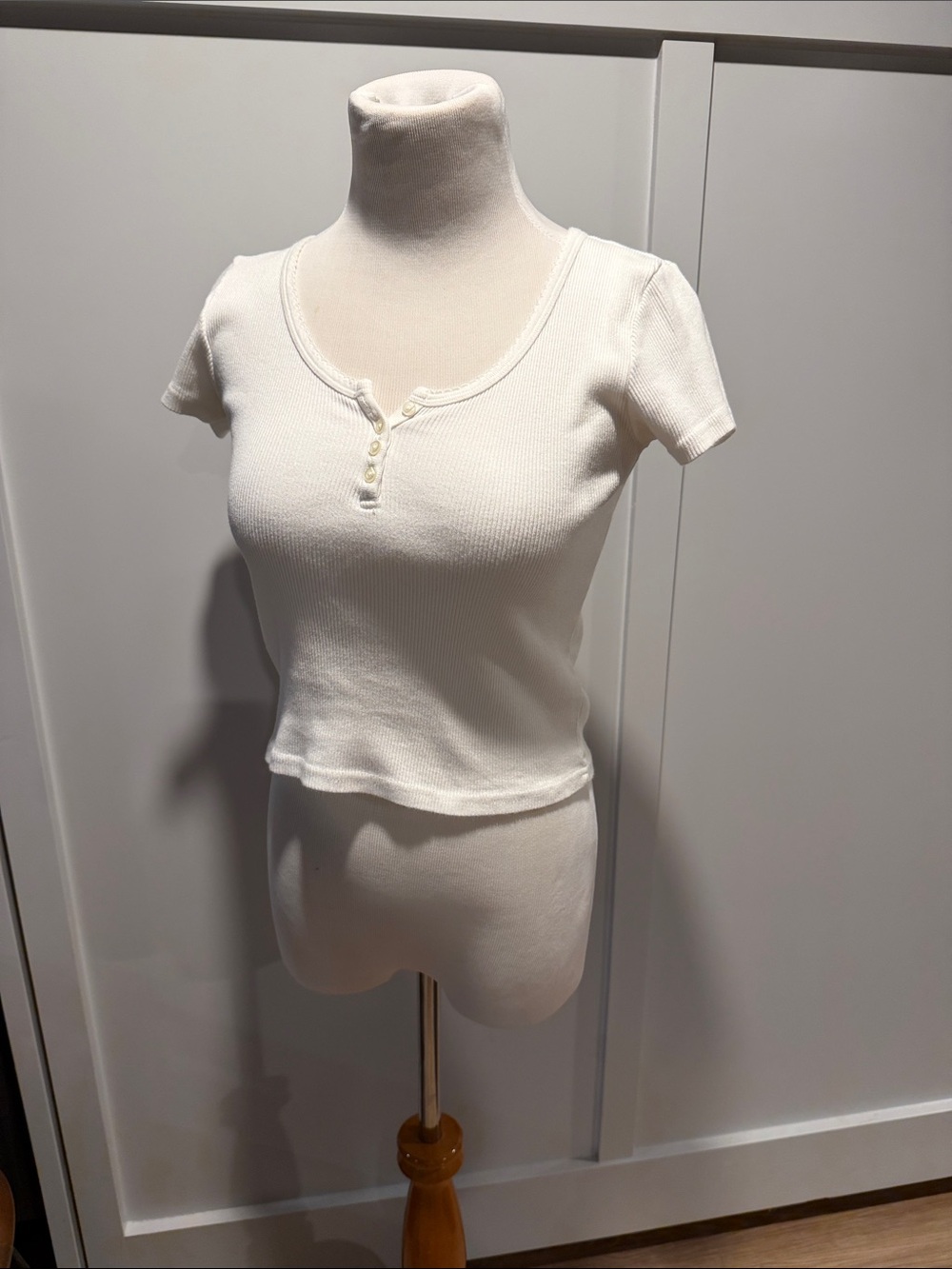 Brandy Melville Men' white Ribbed Crewneck tshirt